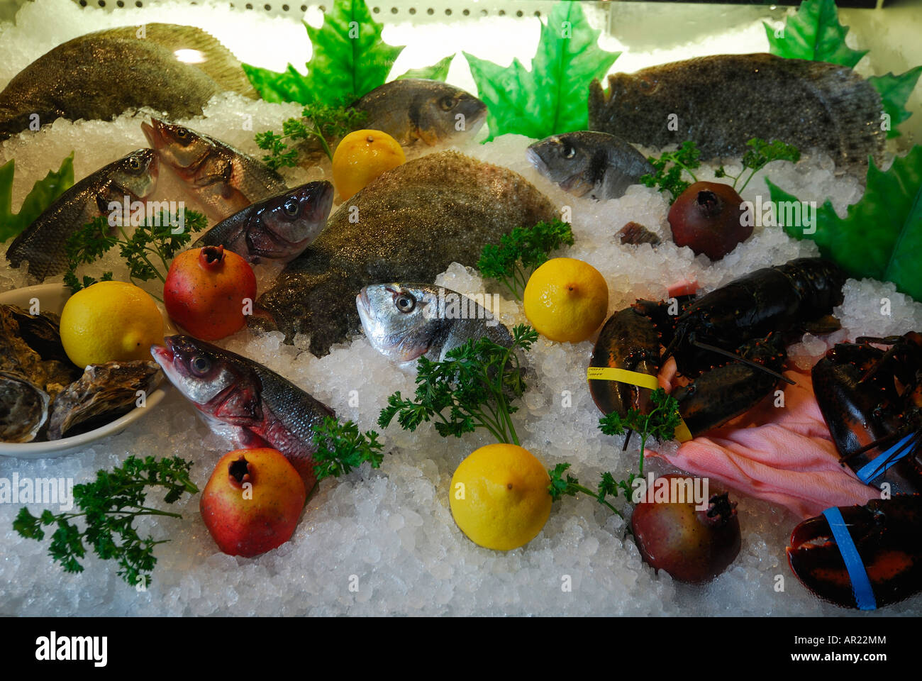 Fresh fish on display restaurant hi-res stock photography and images ...
