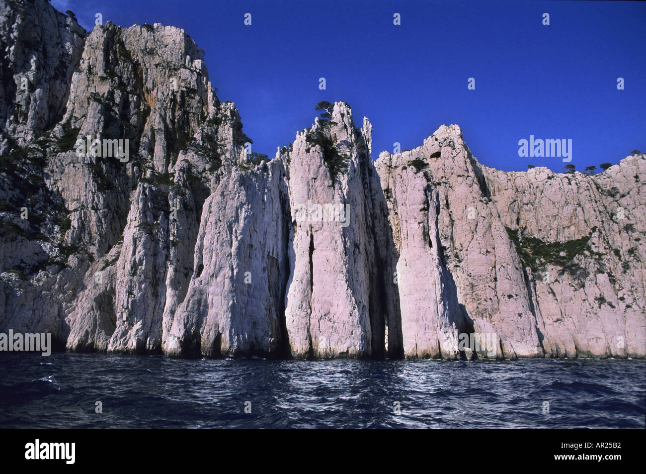 White cliffs in calanques hi-res stock photography and images - Alamy