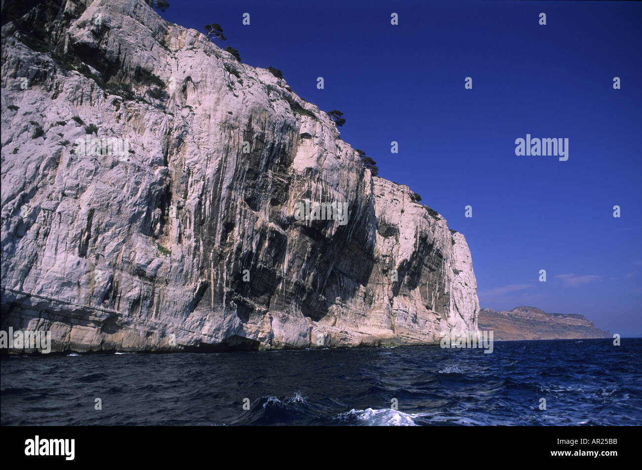 White cliffs in calanques hi-res stock photography and images - Alamy