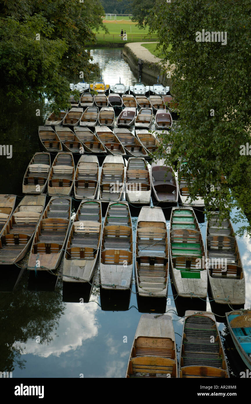 Punts on the River Cherwell under Magdalen Bridge Oxford England Stock Photo