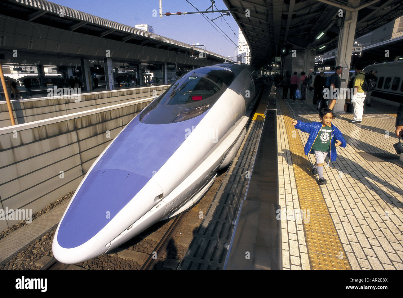 Bullet train japan child hi-res stock photography and images - Alamy