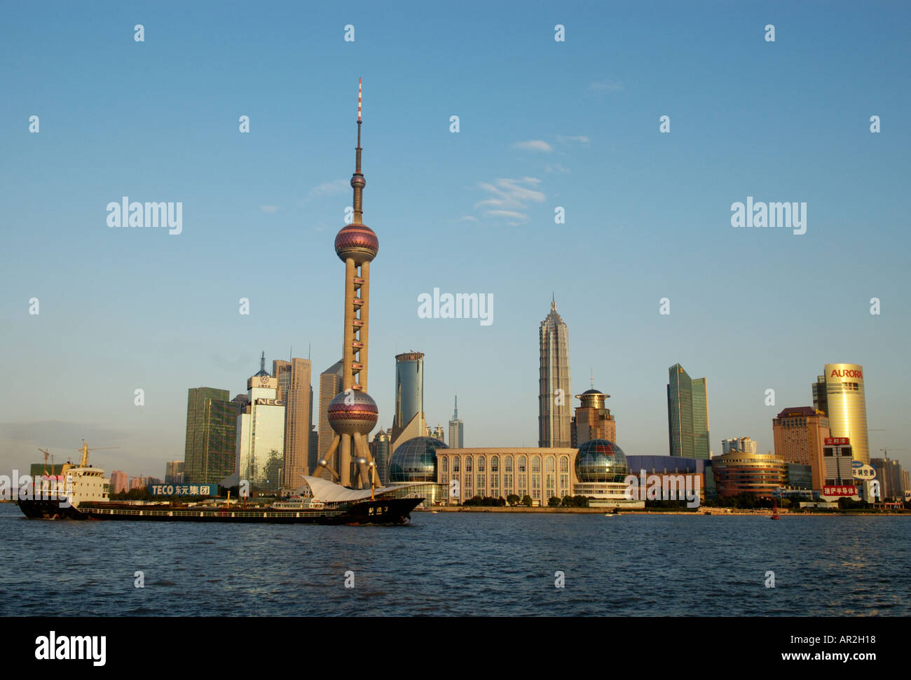 Shanghai pudong shanghai tower hi-res stock photography and images - Alamy
