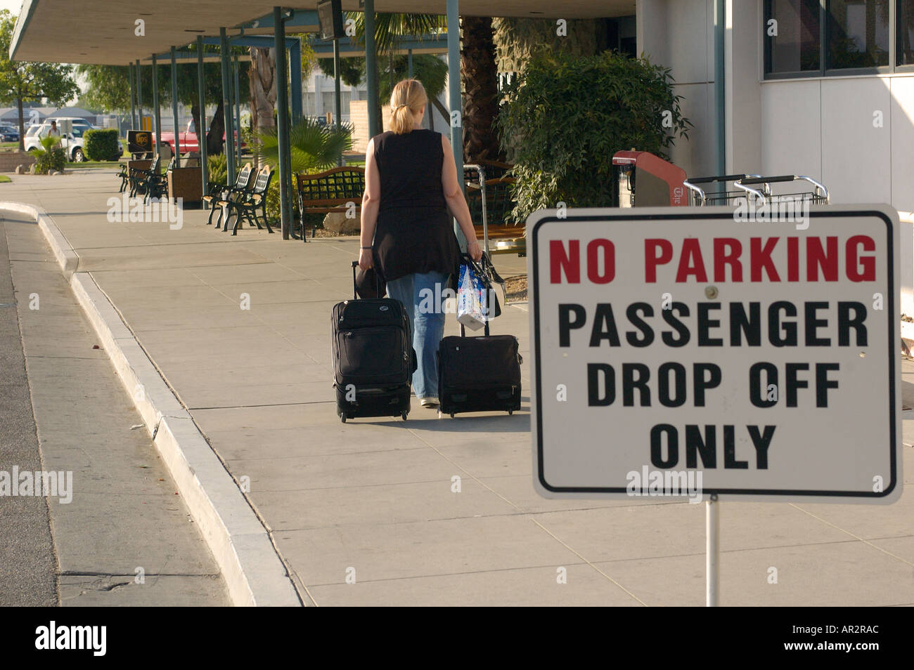 Passenger drop off hires stock photography and images Alamy