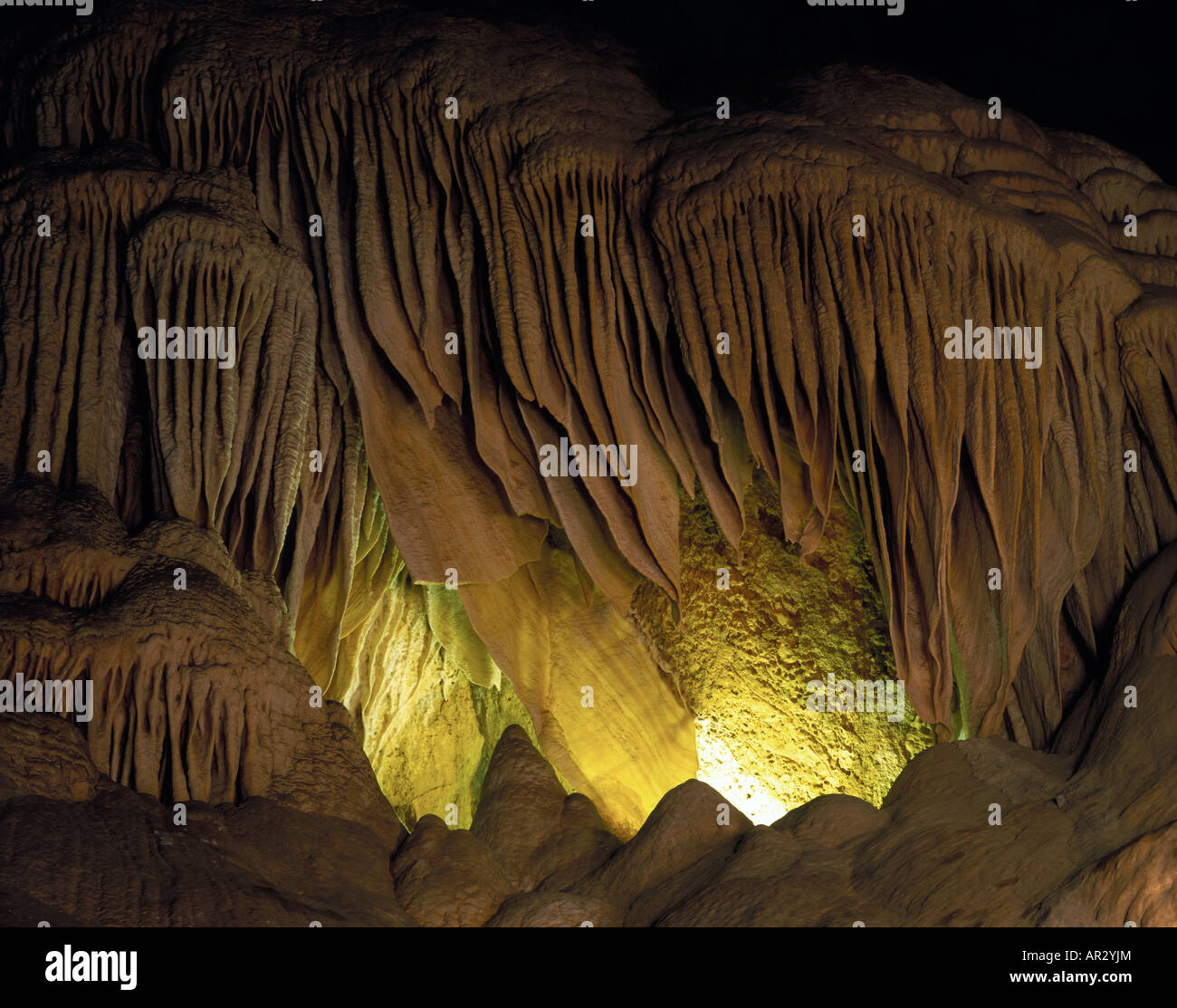 Whales Mouth comprised of draperies and flowstone, Carlsbad Caverns National Park, New Mexico USA Stock Photo