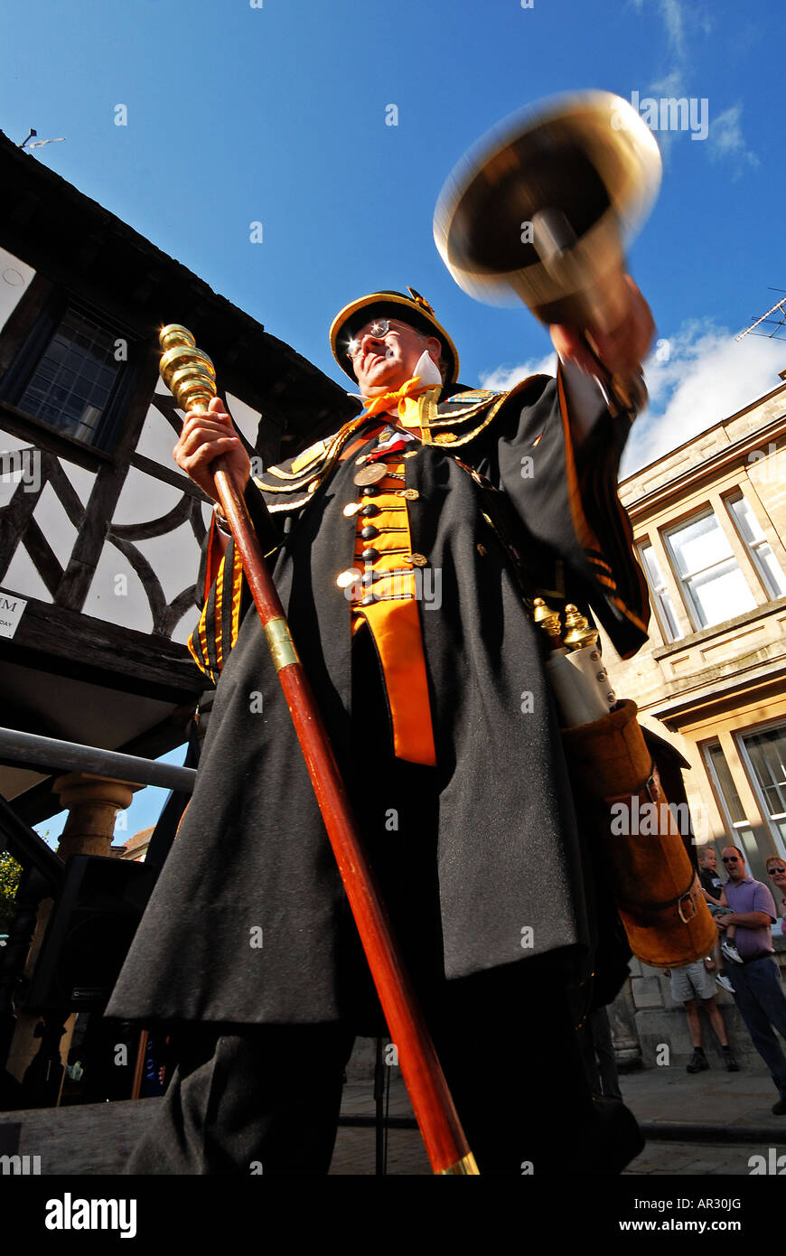 pic martin phelps 23 09 06 reporter gordon wootton bassett town crier