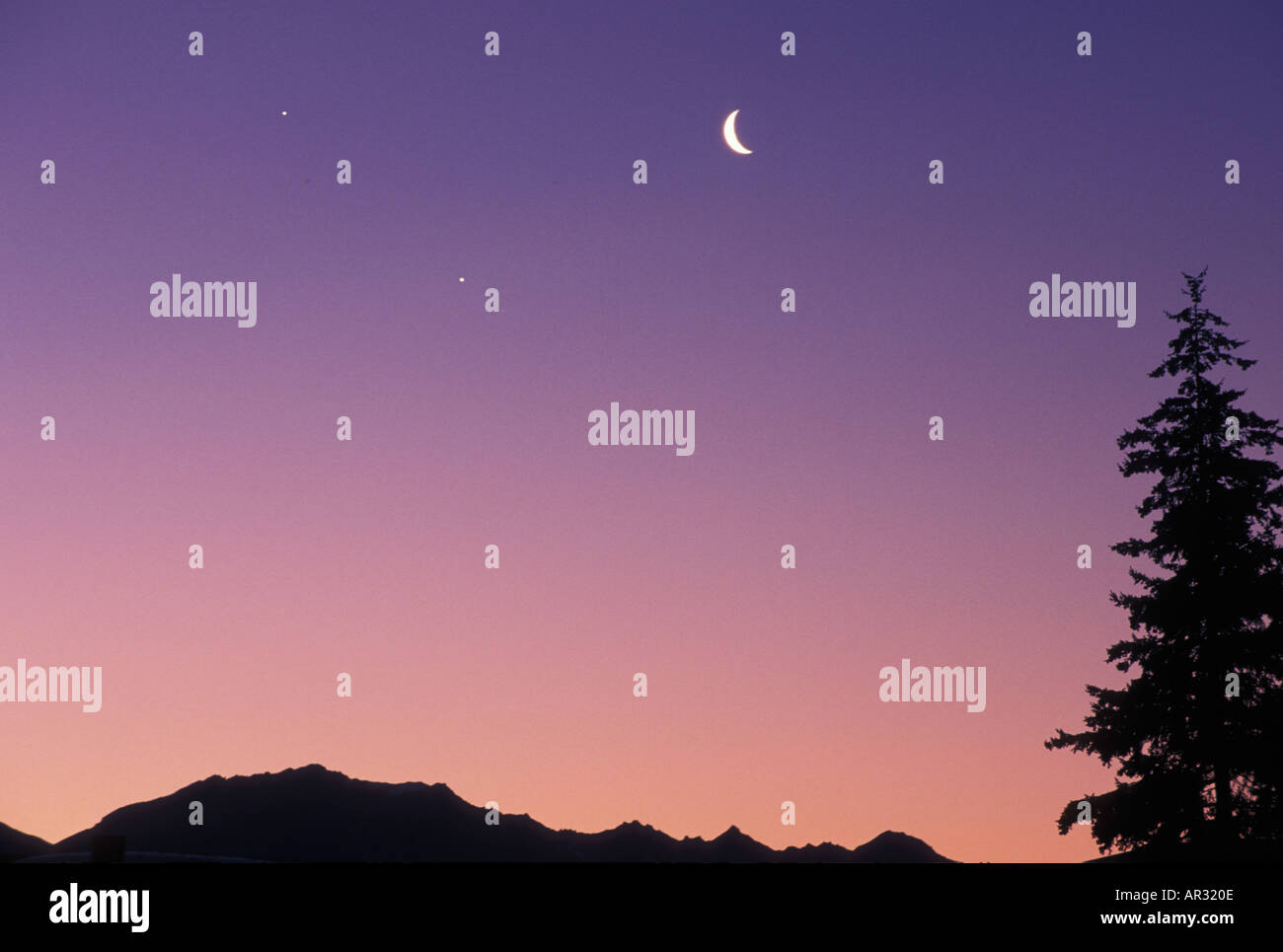 mountain sunset with stars wanaka new zealand Stock Photo - Alamy