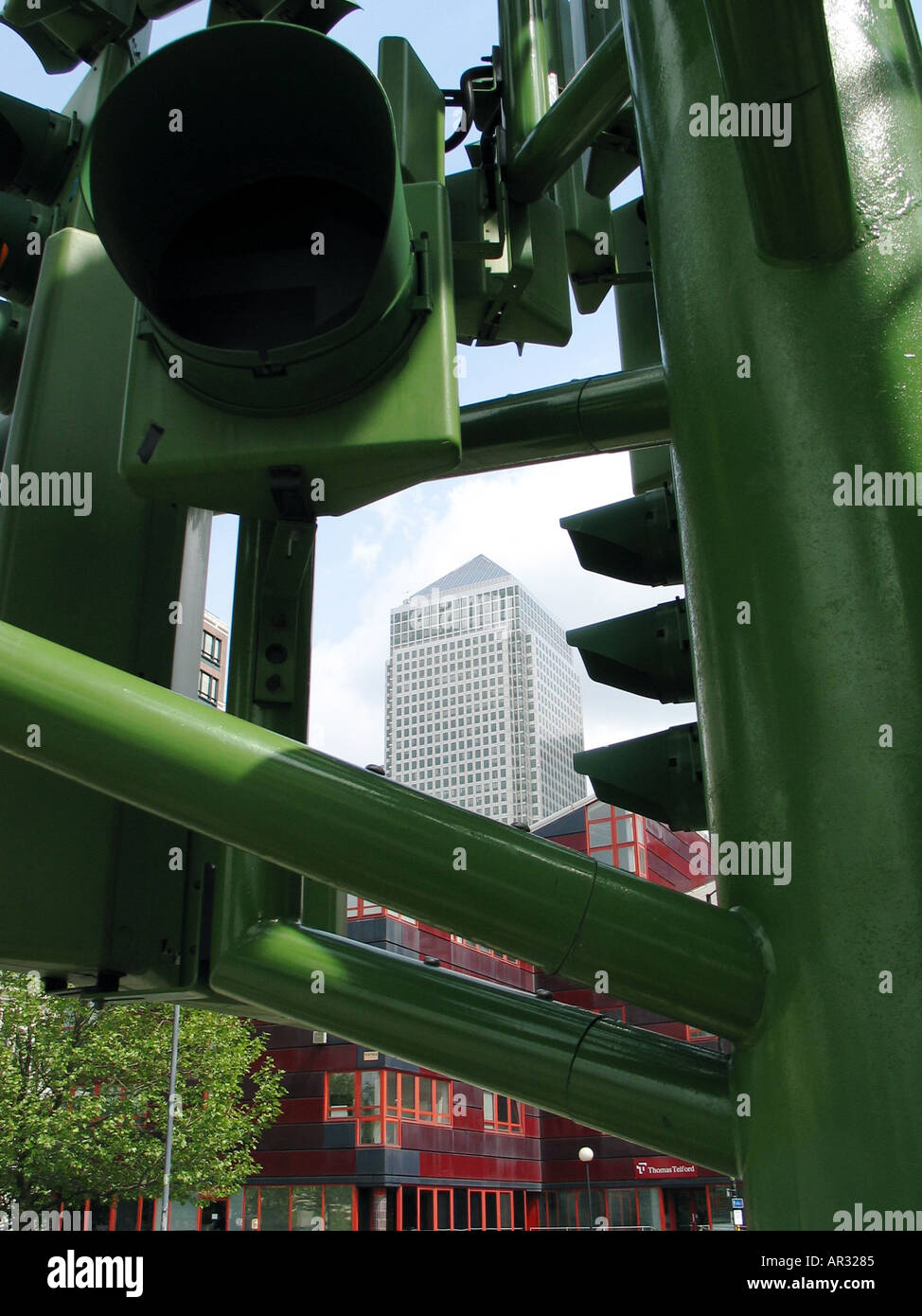 Canary wharf sculpture hi-res stock photography and images - Alamy