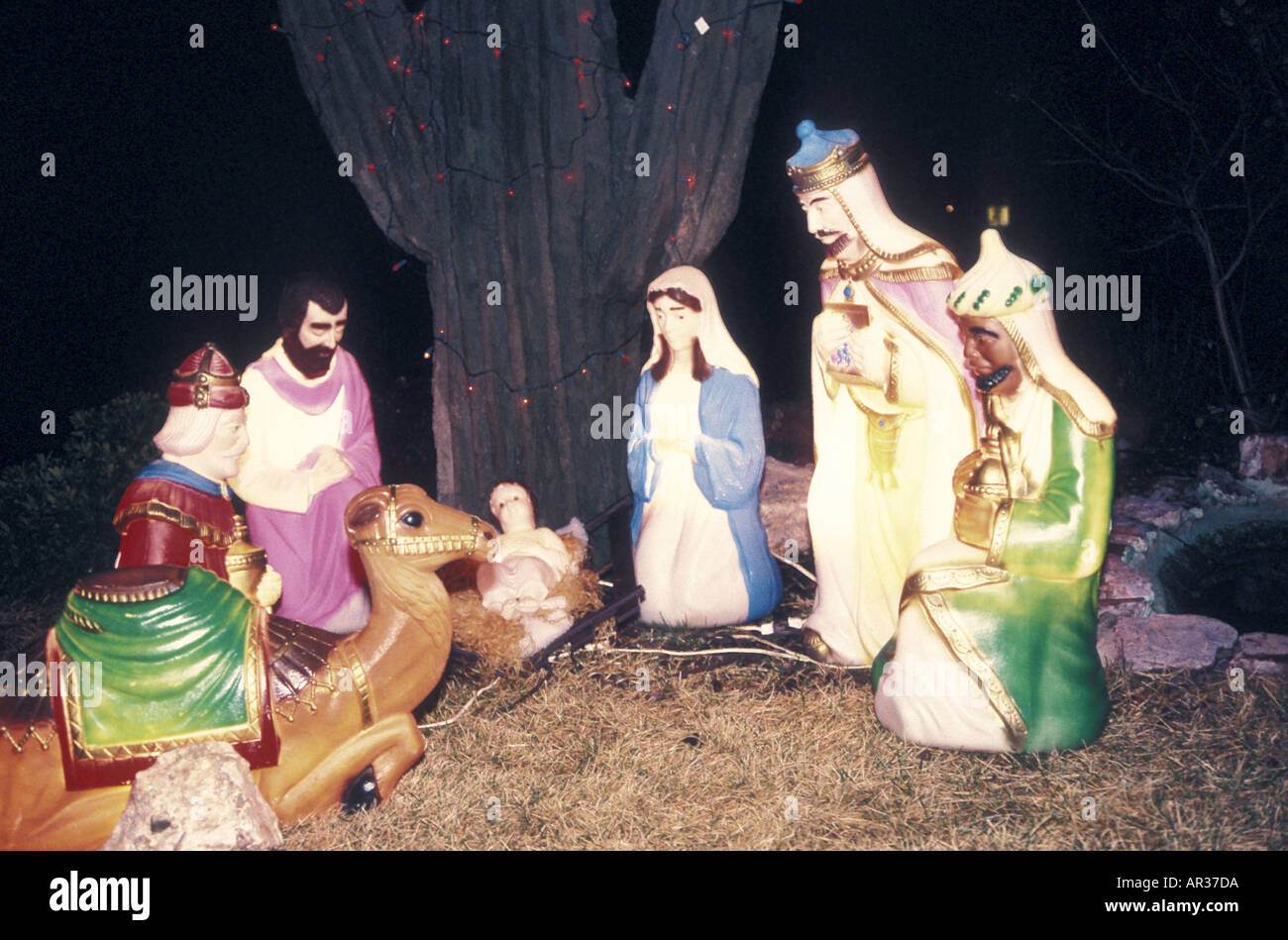 Christmas Nativity scene with Mary, baby and the Three Wise Men Stock ...
