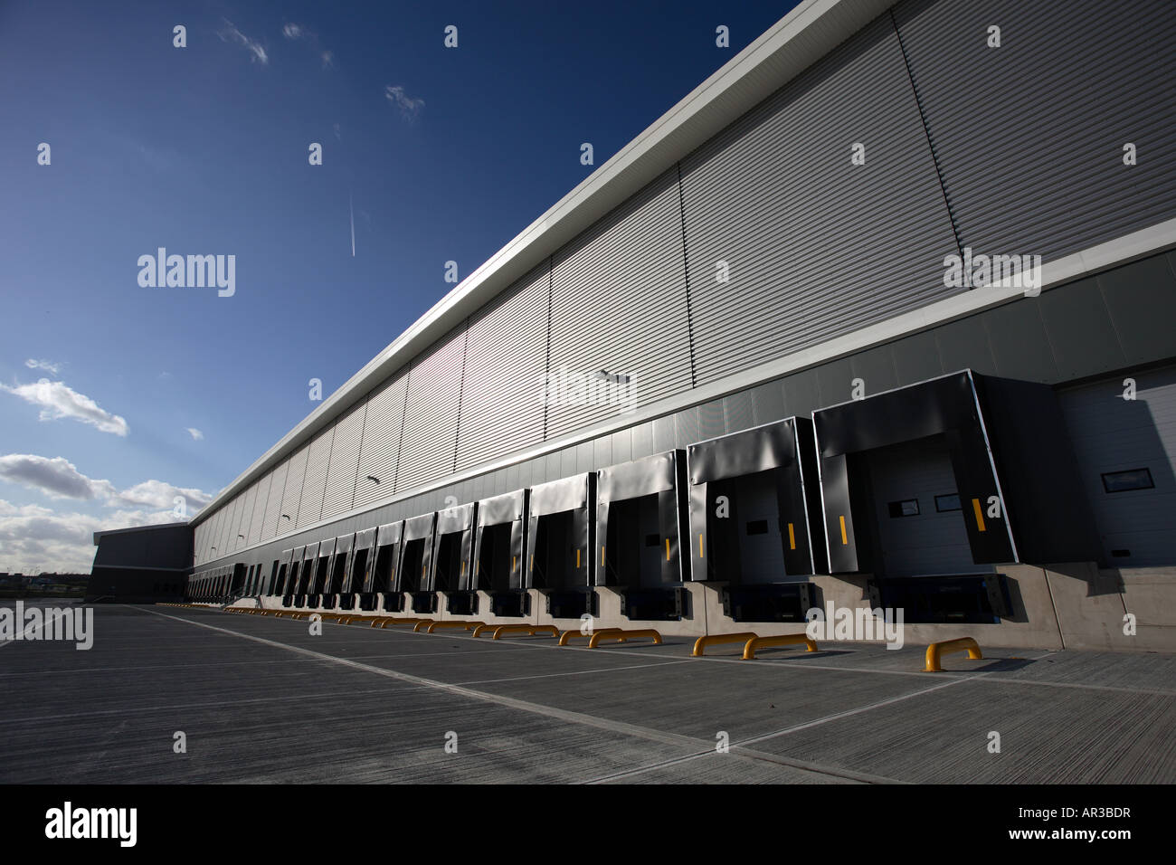 A brand new large distribution warehouse in the South East of England Stock Photo