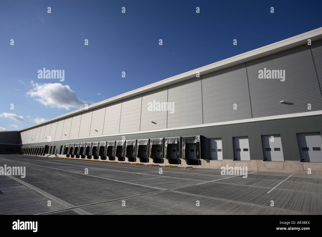 A brand new large distribution warehouse in the South East of England Stock Photo