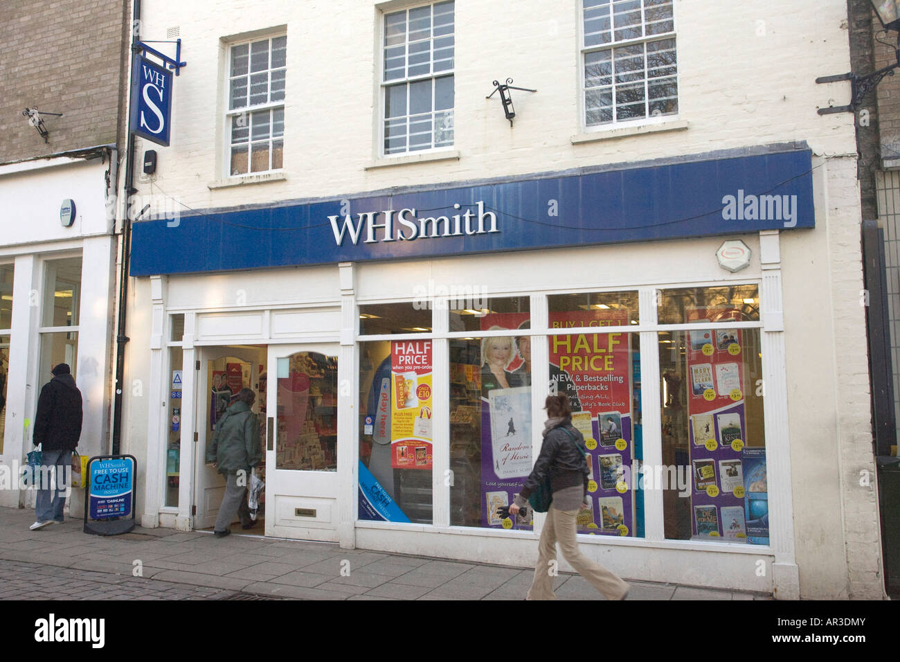 Wh smith shop front hi-res stock photography and images - Alamy