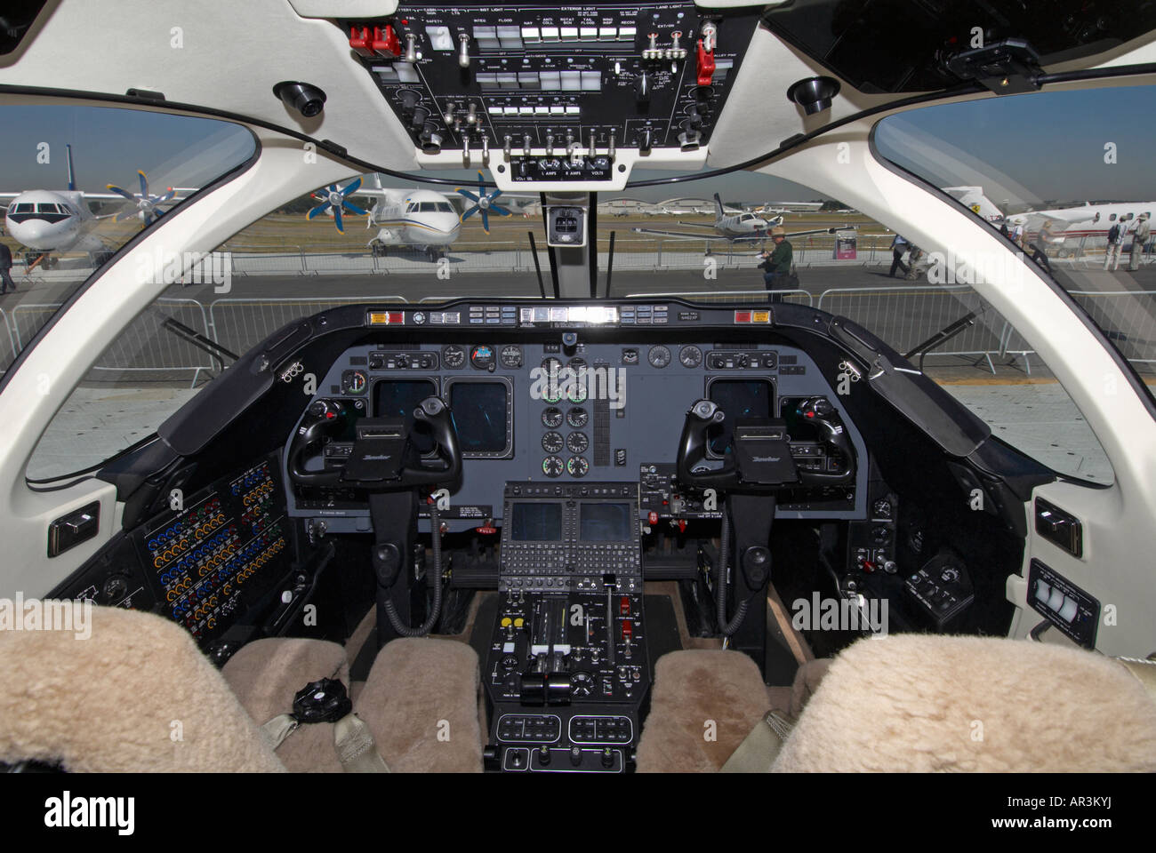 Hawker 400XP Farnborough Air Show 2006 Cockpit Stock Photo Alamy