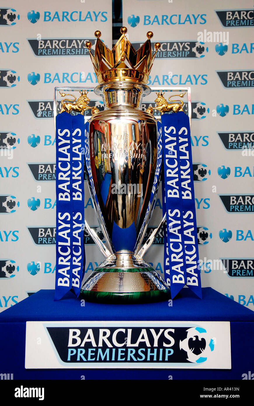 Premier league trophy hi-res stock photography and images - Alamy