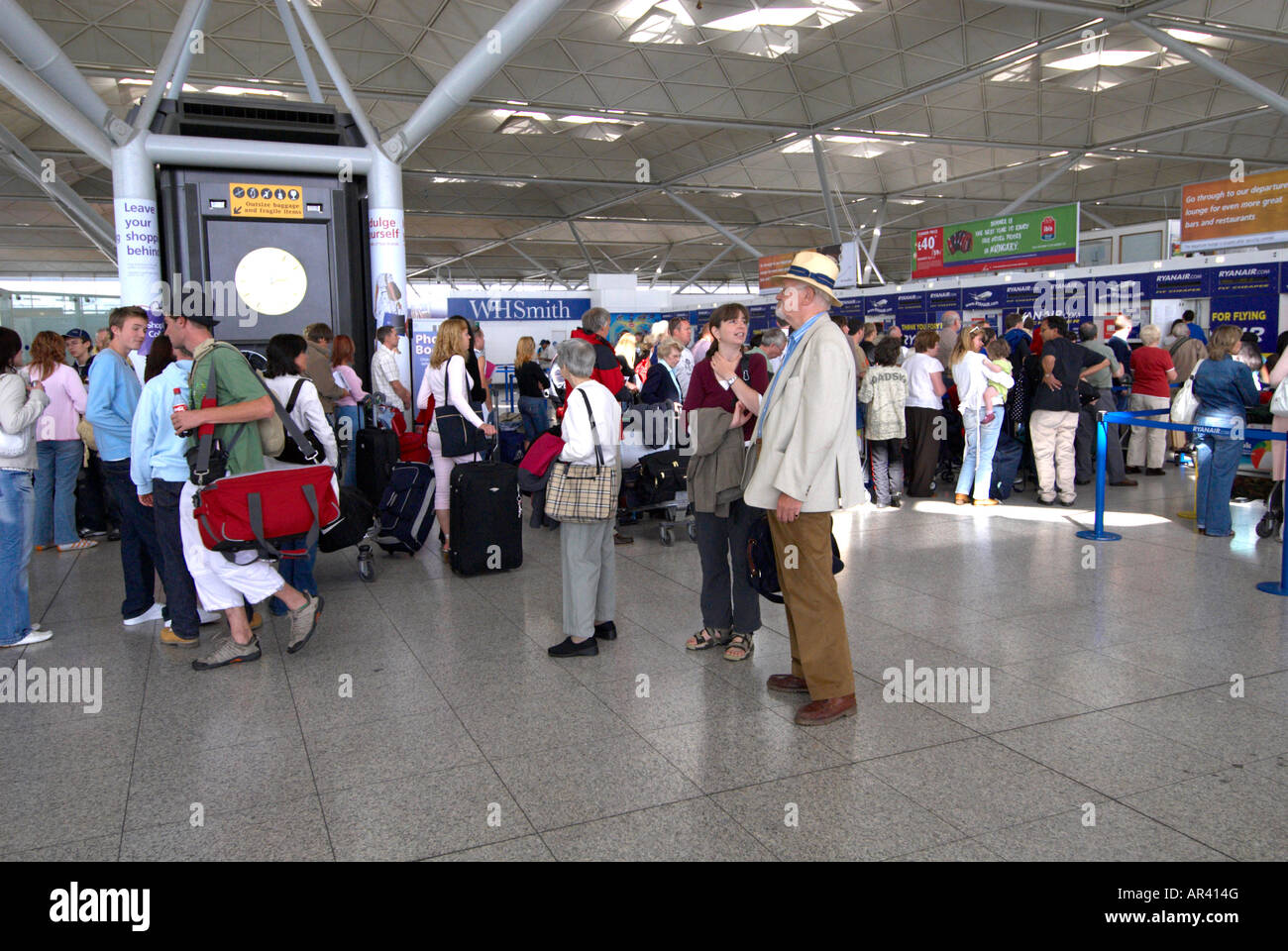 Passengers waiting clock hi-res stock photography and images - Alamy
