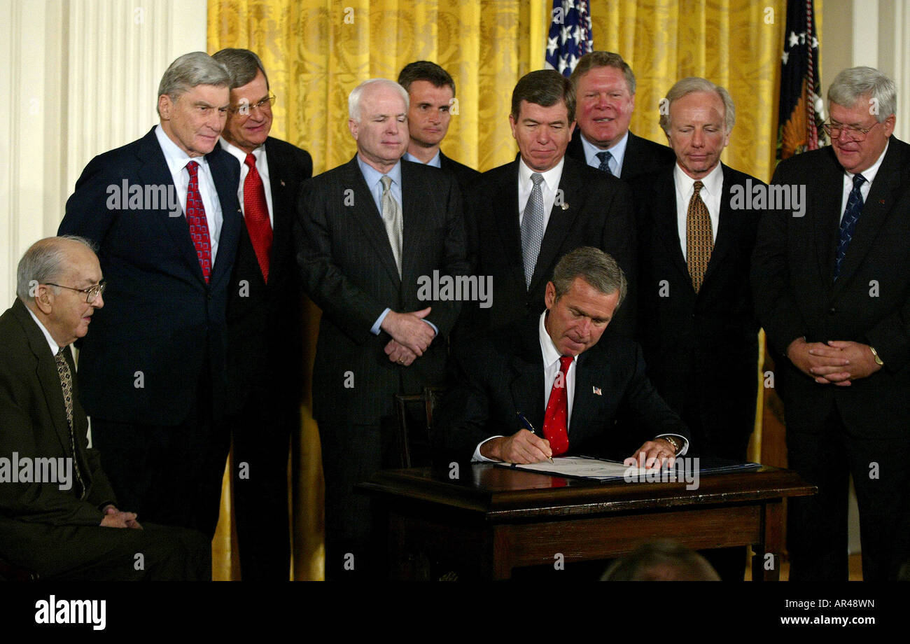 Washington, DC 10/16/02 President GW Bush signs the Joint resolution ...