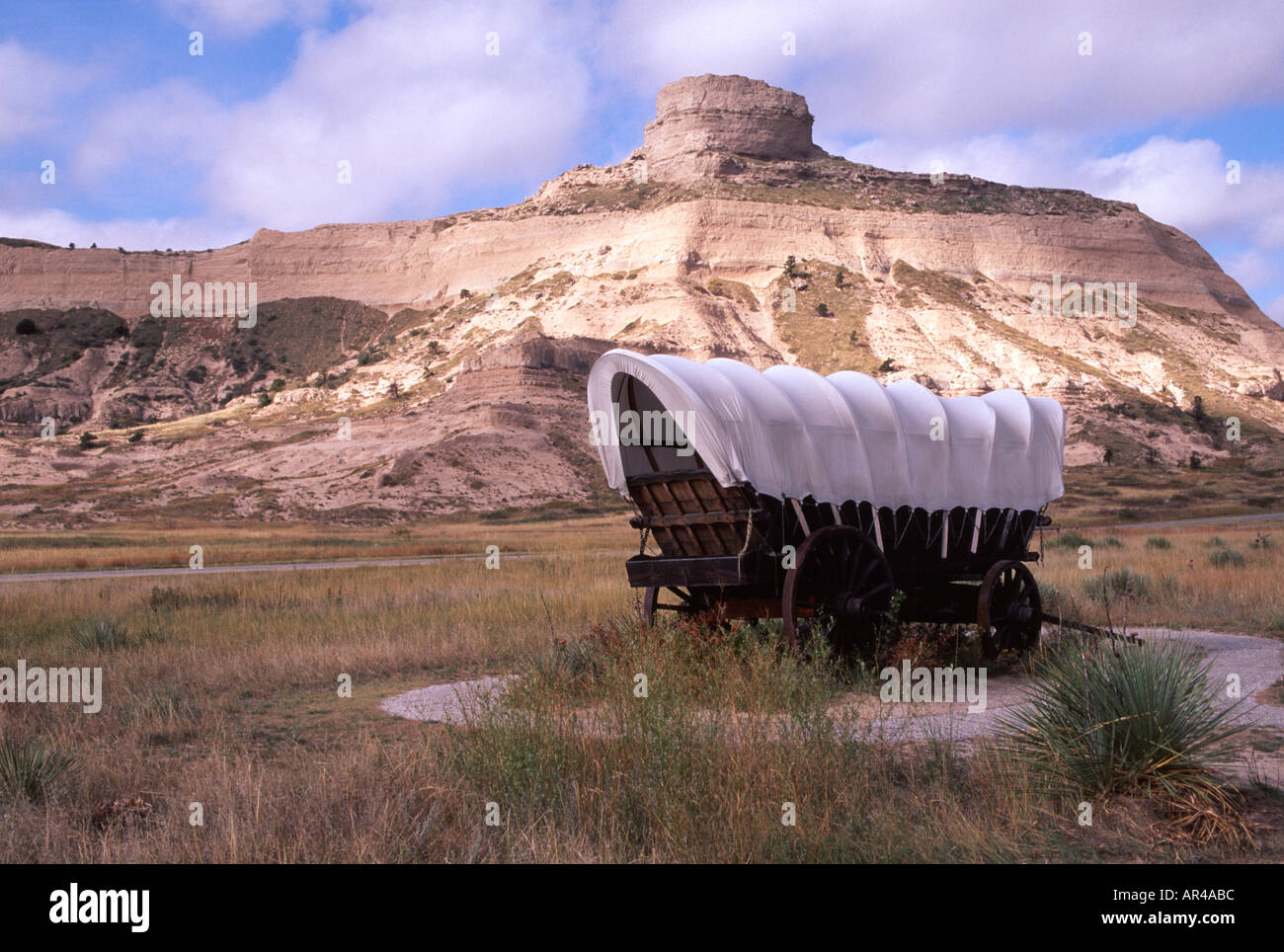 Covered wagon sentinal rock scottsbluff hires stock photography and