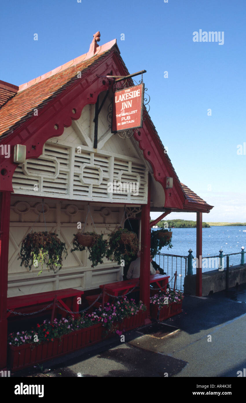 The Lakeside Inn Smallest Pub in Britain Promenade Southport Merseyside England UK Stock Photo