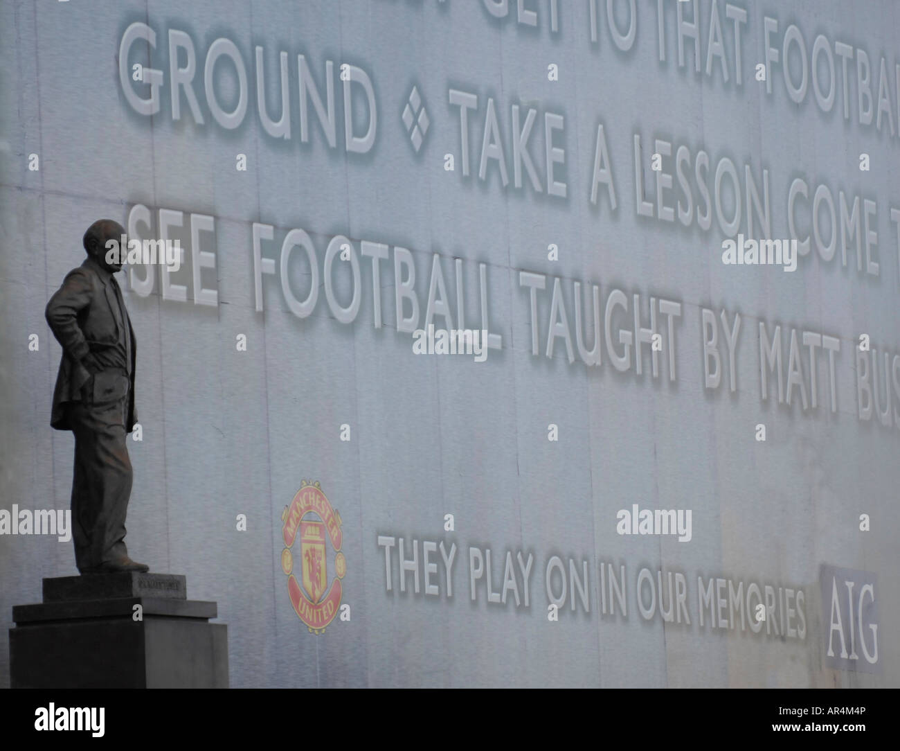 Matt Busby Statue outside old trafford Stock Photo Alamy