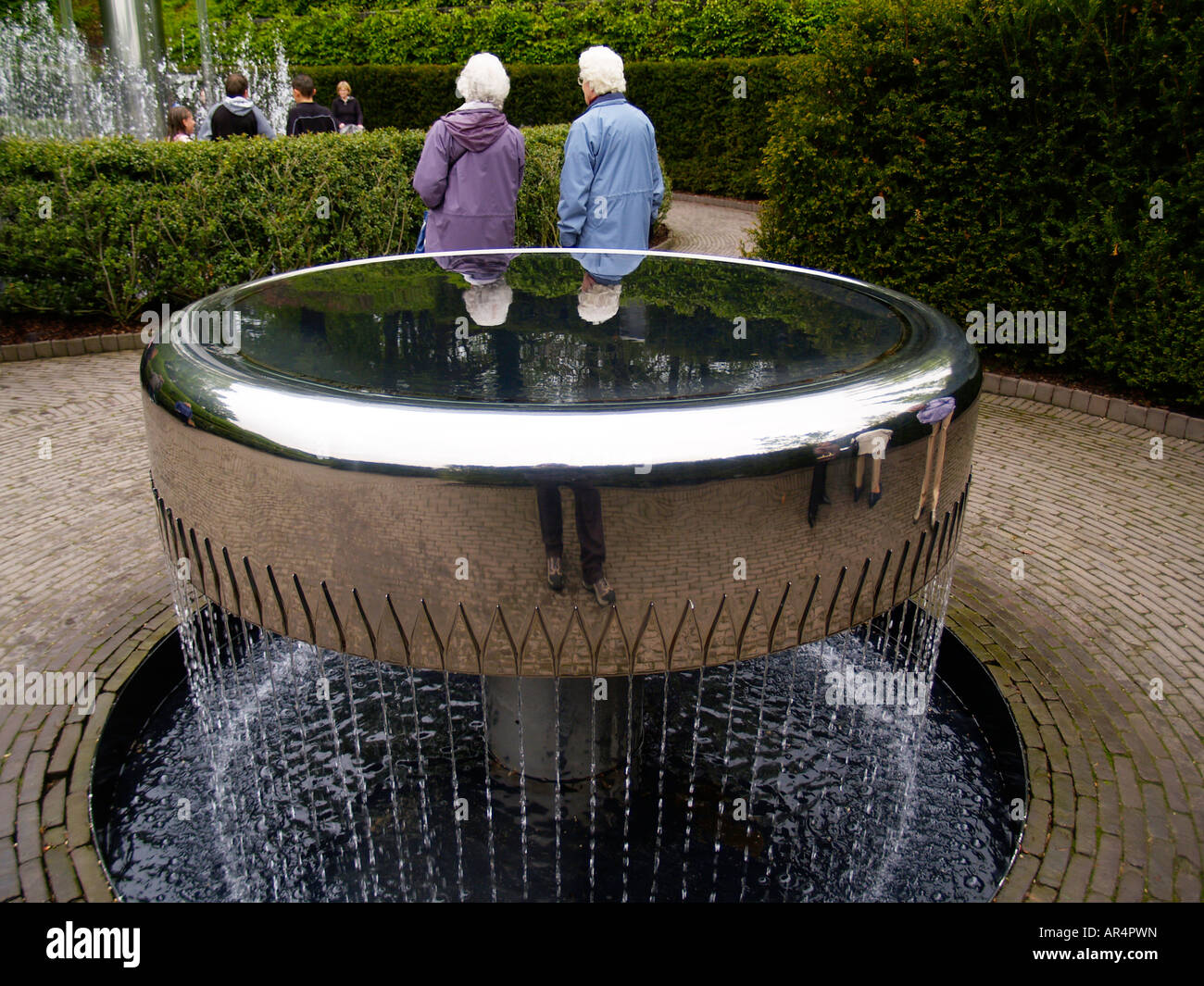 Circular water feature hi-res stock photography and images - Alamy
