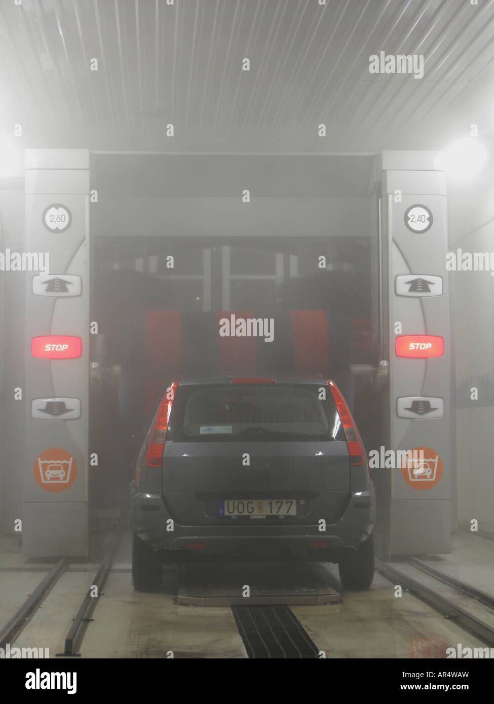 Drivethrough car wash Stock Photo Alamy