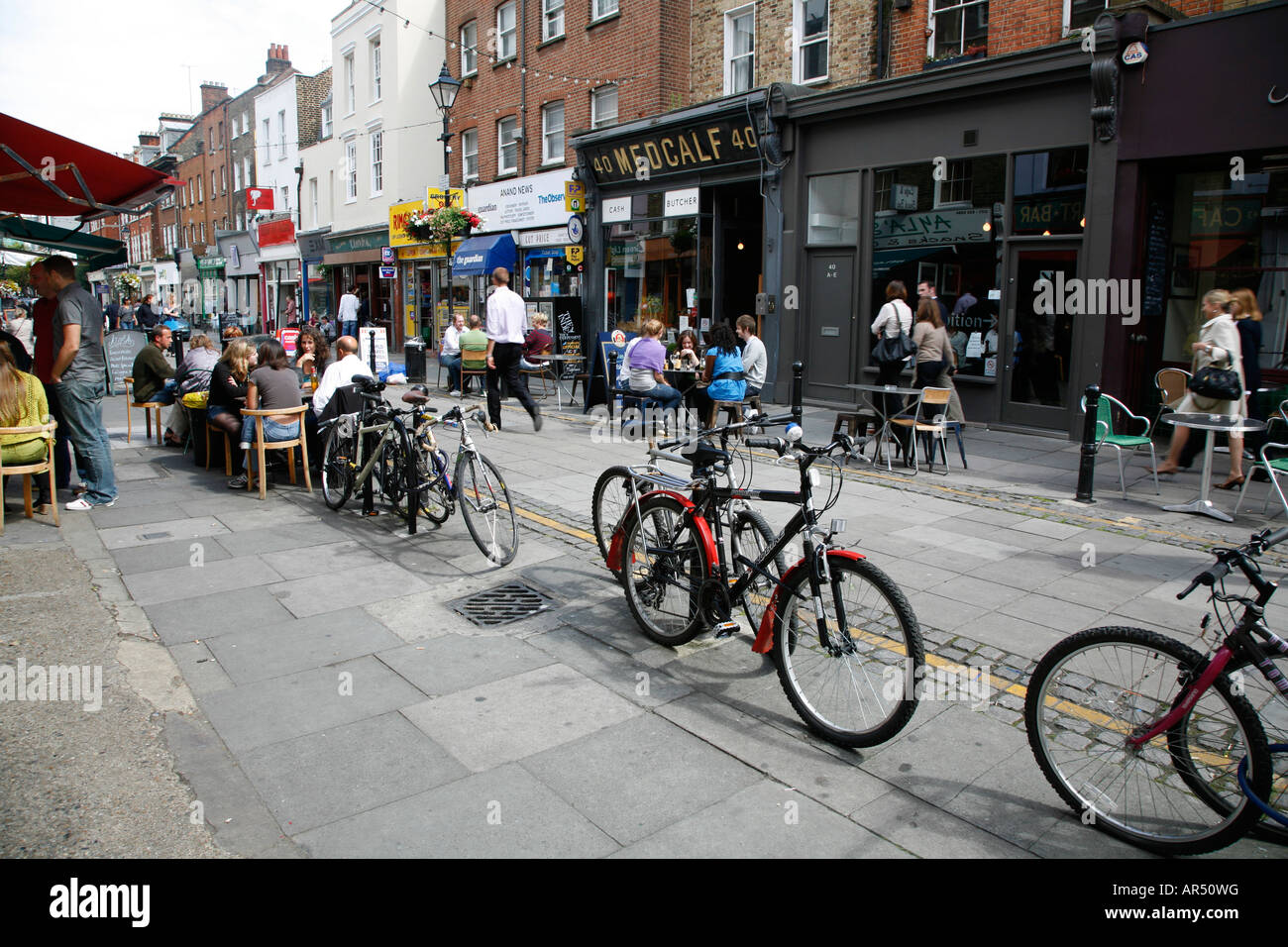 Finsbury pavement hires stock photography and images Alamy