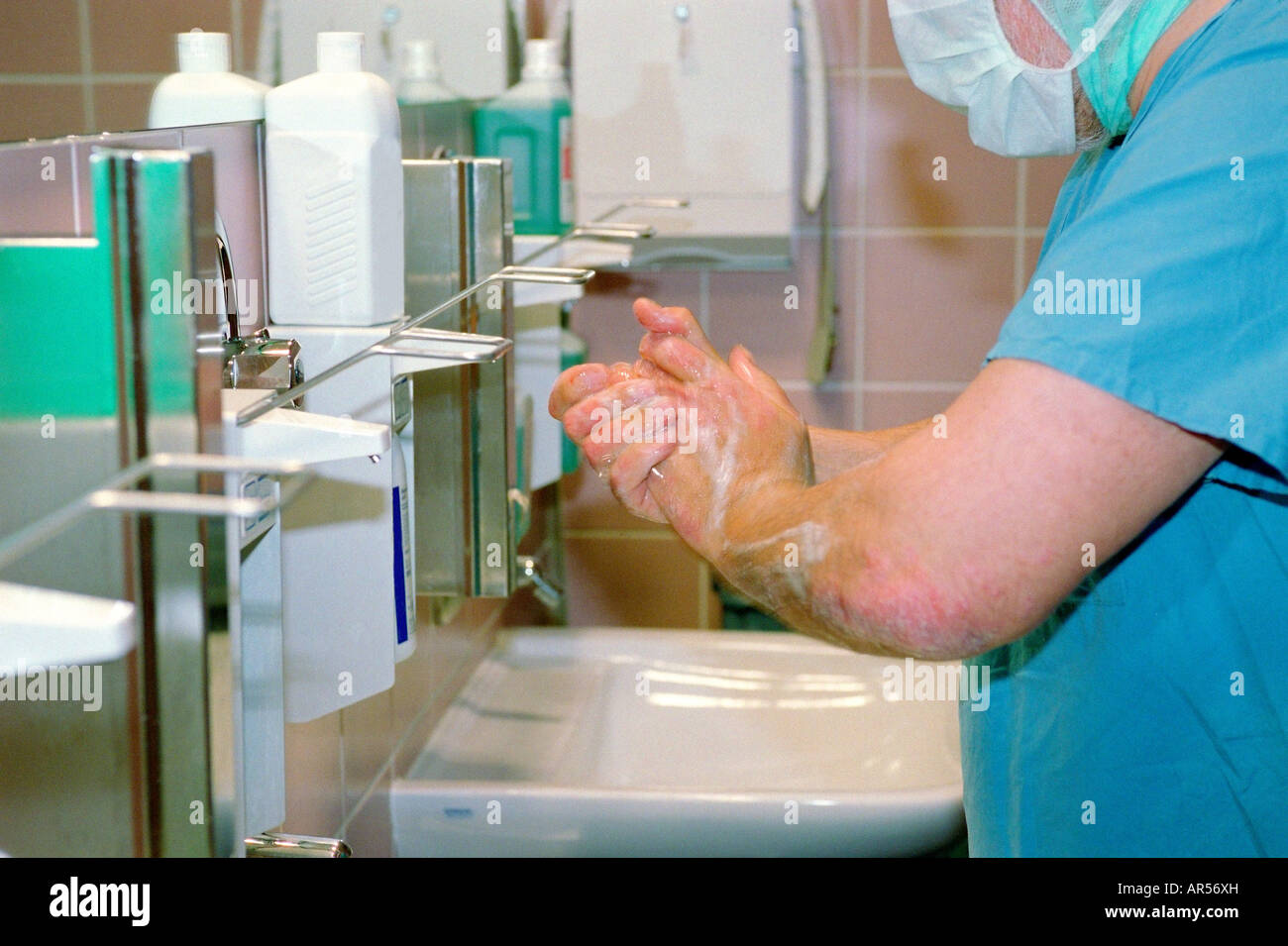 Surgical staff washing hands Stock Photo Alamy