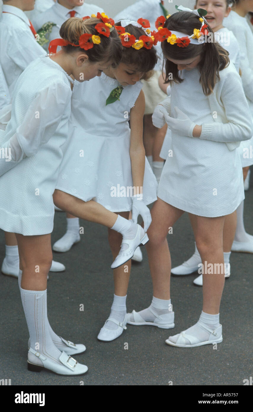 Teenage girls dressed in white May flowers in their hair, Helston Furry Dance Flora Day May 8th 1989 Cornwall UK 1980s  HOMER SYKES Stock Photo