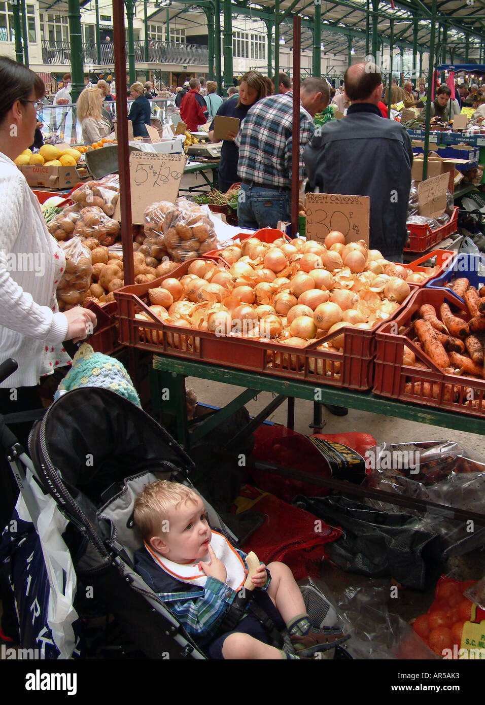Shopping at St Georges Market Stock Photo