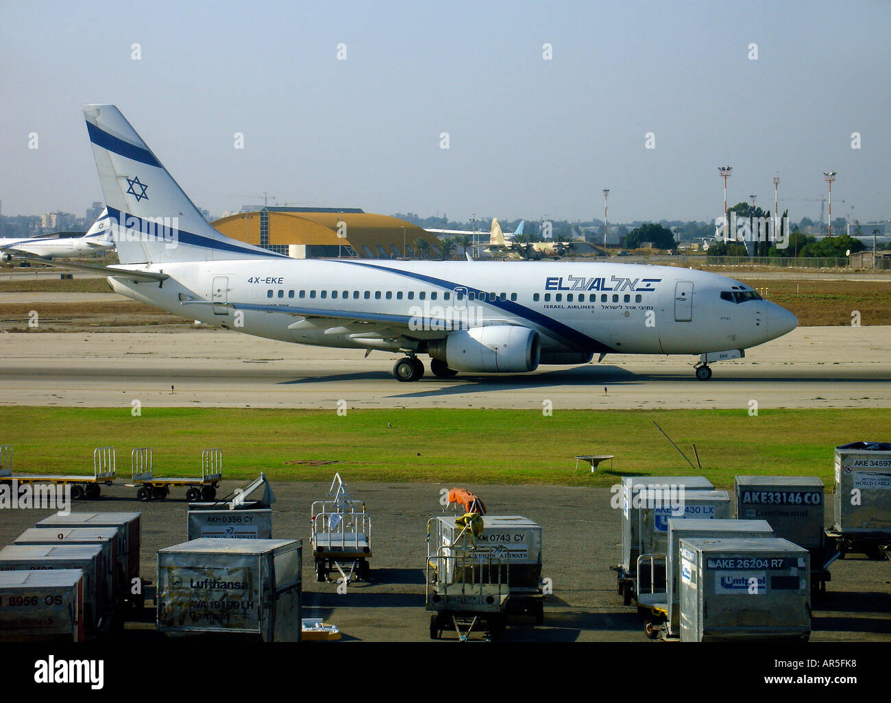Loader loader parked tarmac trailer transportation unloading hi-res ...