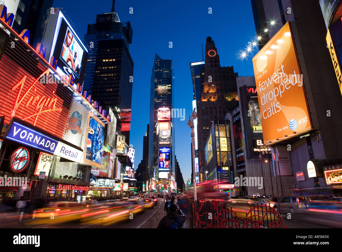Самые знаменитые улицы. Нью-Йорк улица Бродвей. Таймс-сквер Нью-Йорк Бродвей. Нью-Йорк Манхэттен Бродвей. Бродвей Нью-Йорк улицы Нью-Йорка.