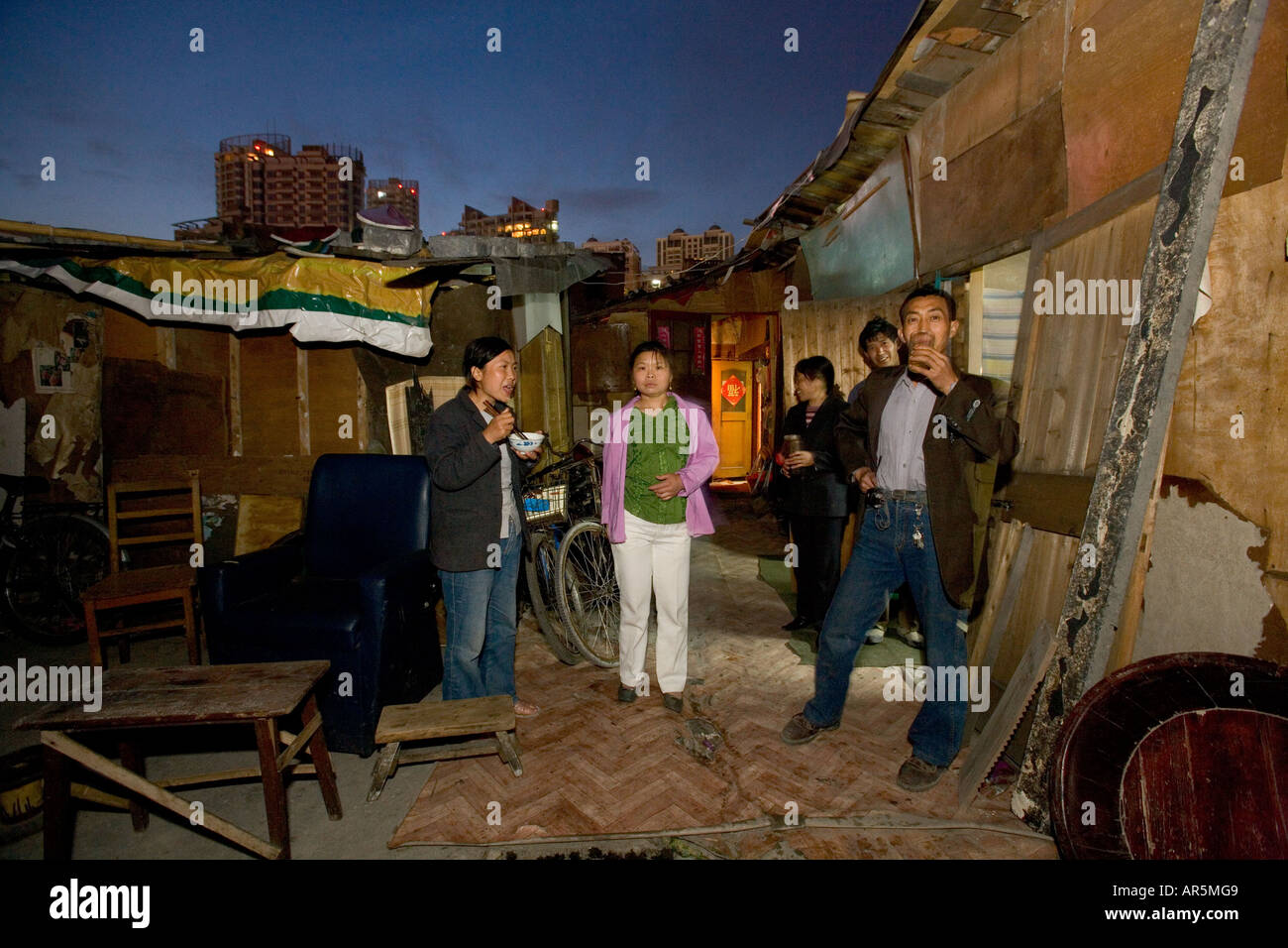 living in self-made huts from demolition material, Hongkou Stock Photo