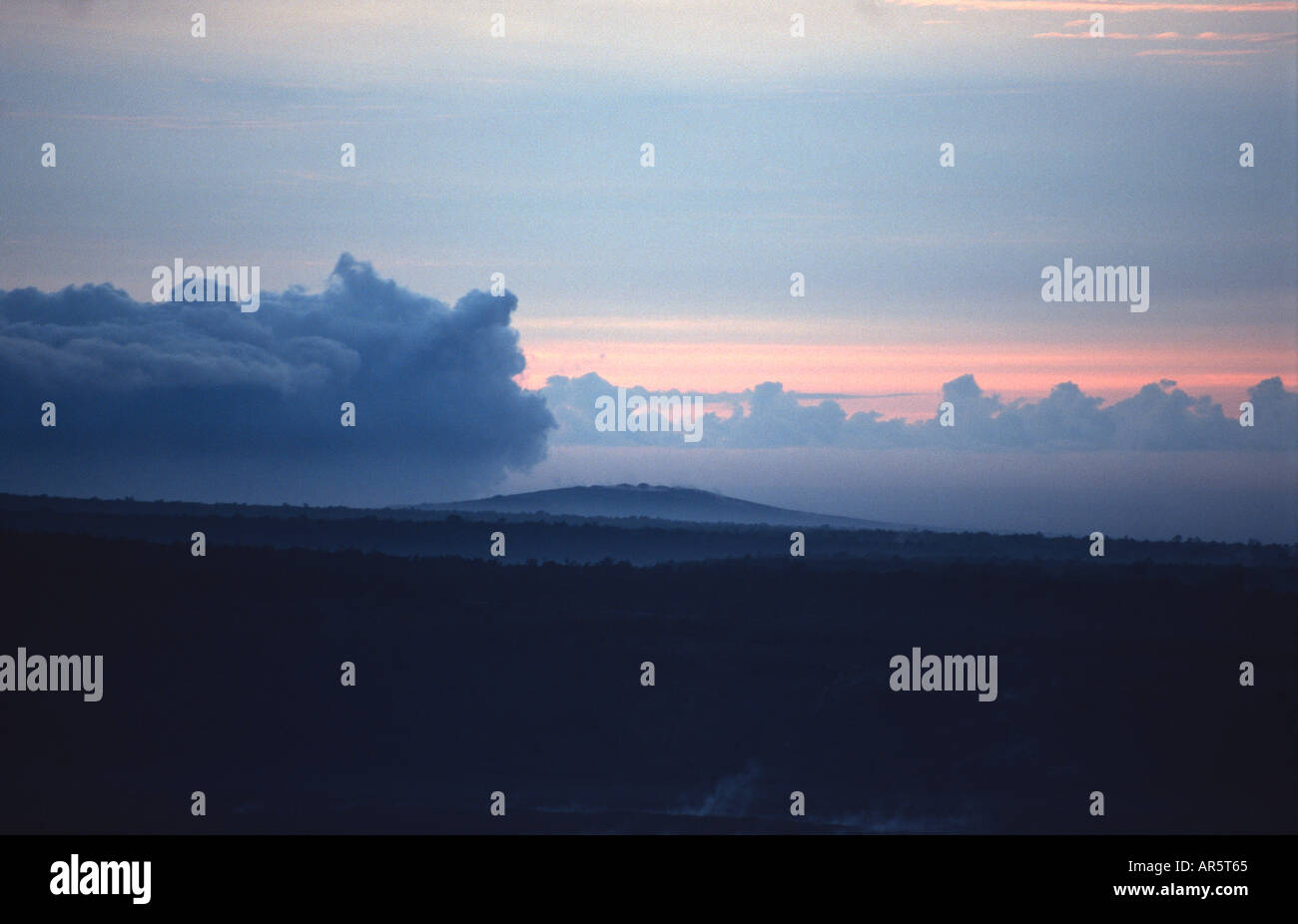 Mauna Ulu Shield Volcano and Lua Manu Crater at dawn Stock Photo - Alamy