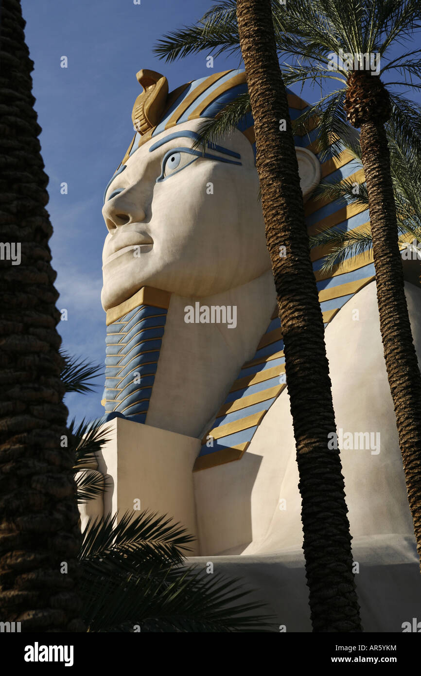 Statue at luxor hotel hi-res stock photography and images - Alamy