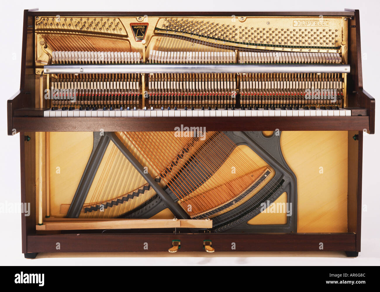 Upright piano strings hi-res stock photography and images - Alamy