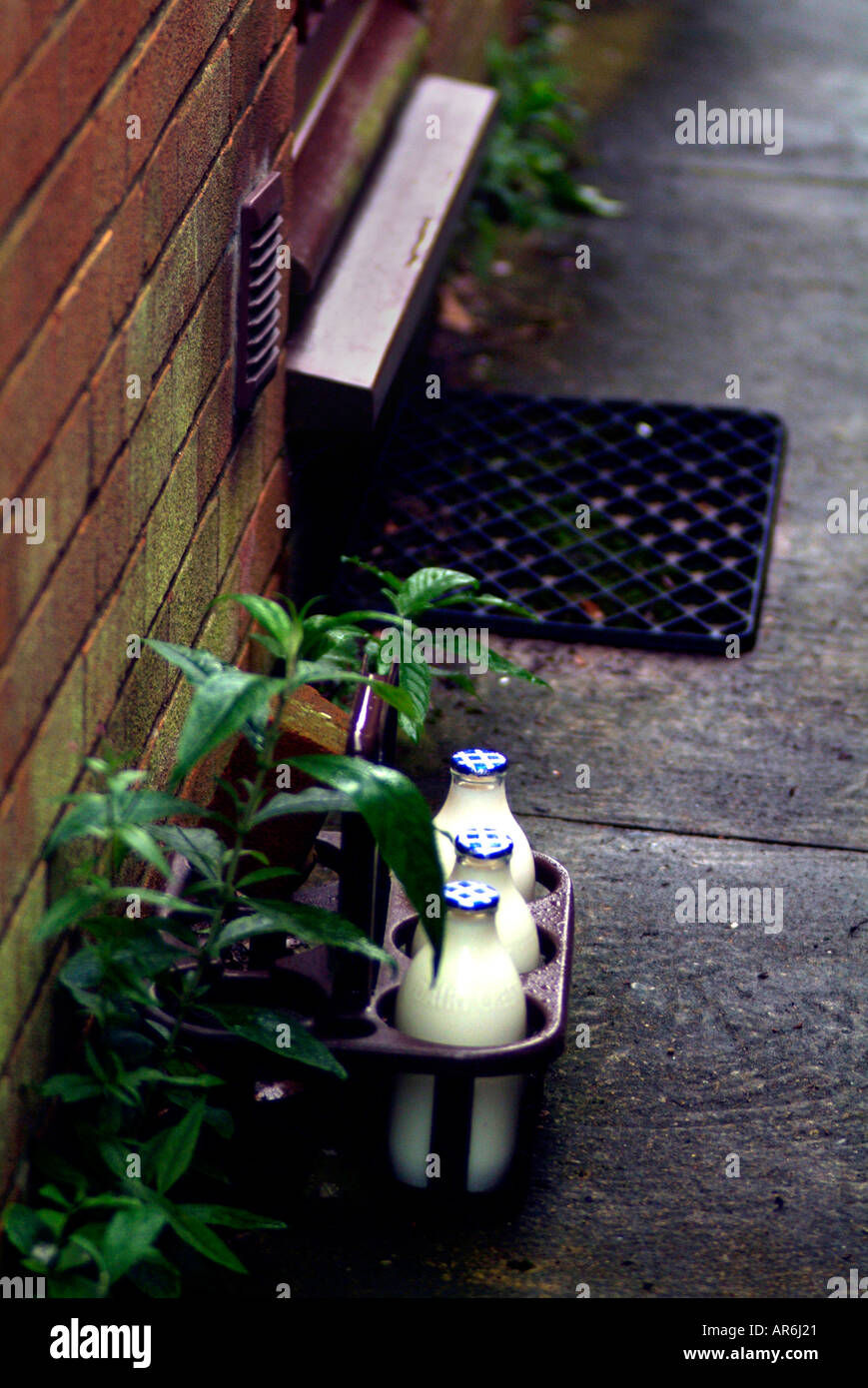 Milk bottles on doormat hires stock photography and images Alamy