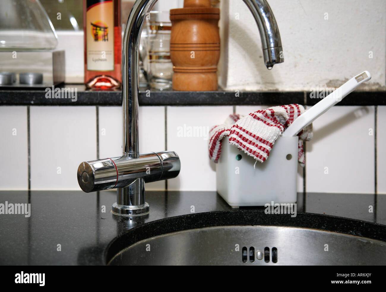 Sink faucet dripping water hires stock photography and images Alamy