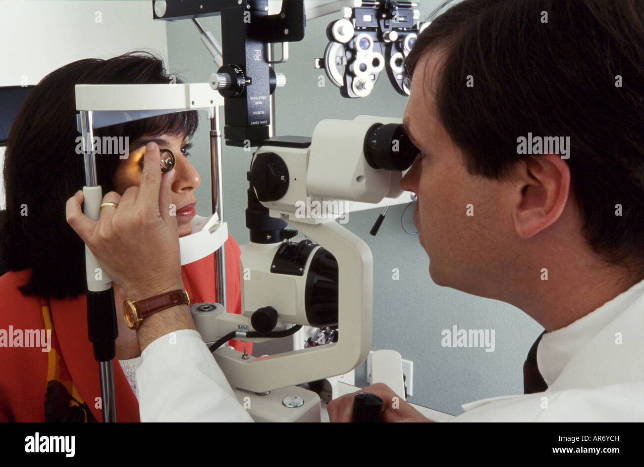 Optometrist giving eye exam, Miami Stock Photo Alamy