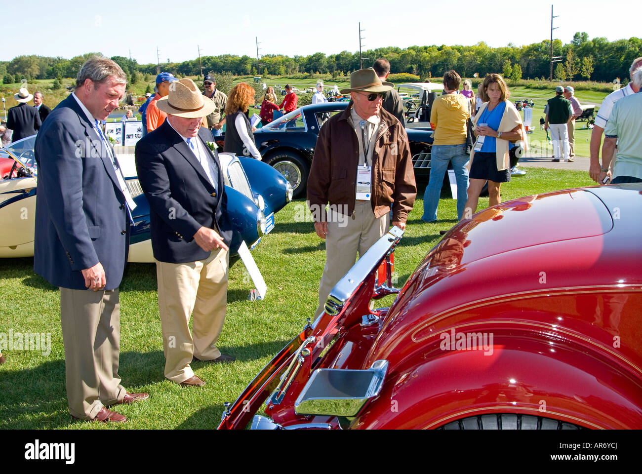 Exhibitors at the 2007 Inaugural Barrington Concours D Elegance discuss one of the entries finer points Stock Photo