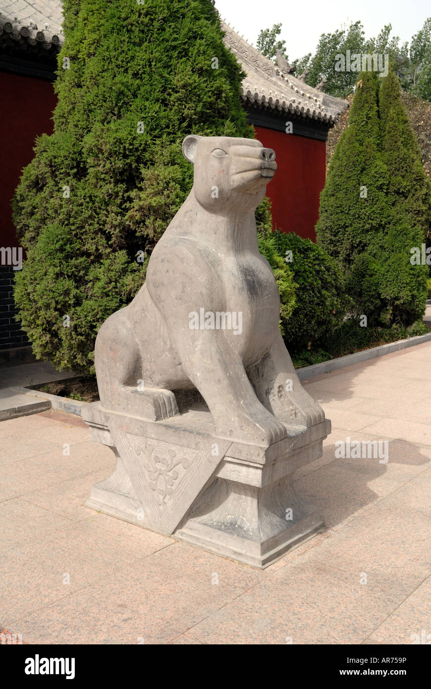 Lucky beast at The Yellow Emperor s birth place Palace Huangdi Xinzheng Stock Photo