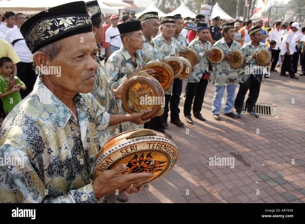 Malay traditional musical instrument hires stock photography and images Alamy
