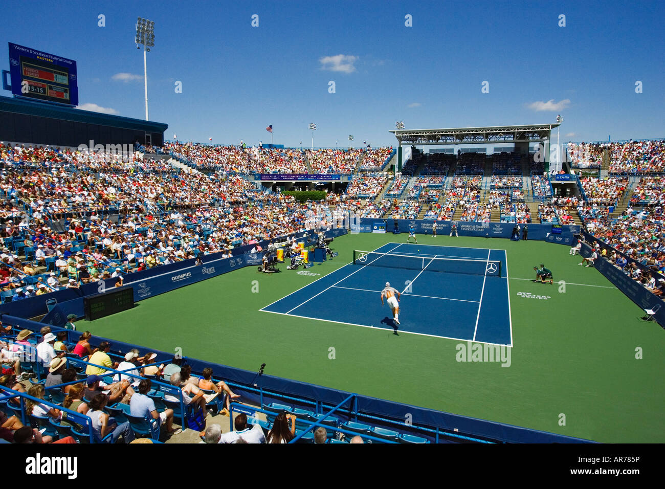 Center Court is full of tennis fans as they watch doubles match at the  Western and Southern Financial ATP Tournament Cincinnati Stock Photo - Alamy