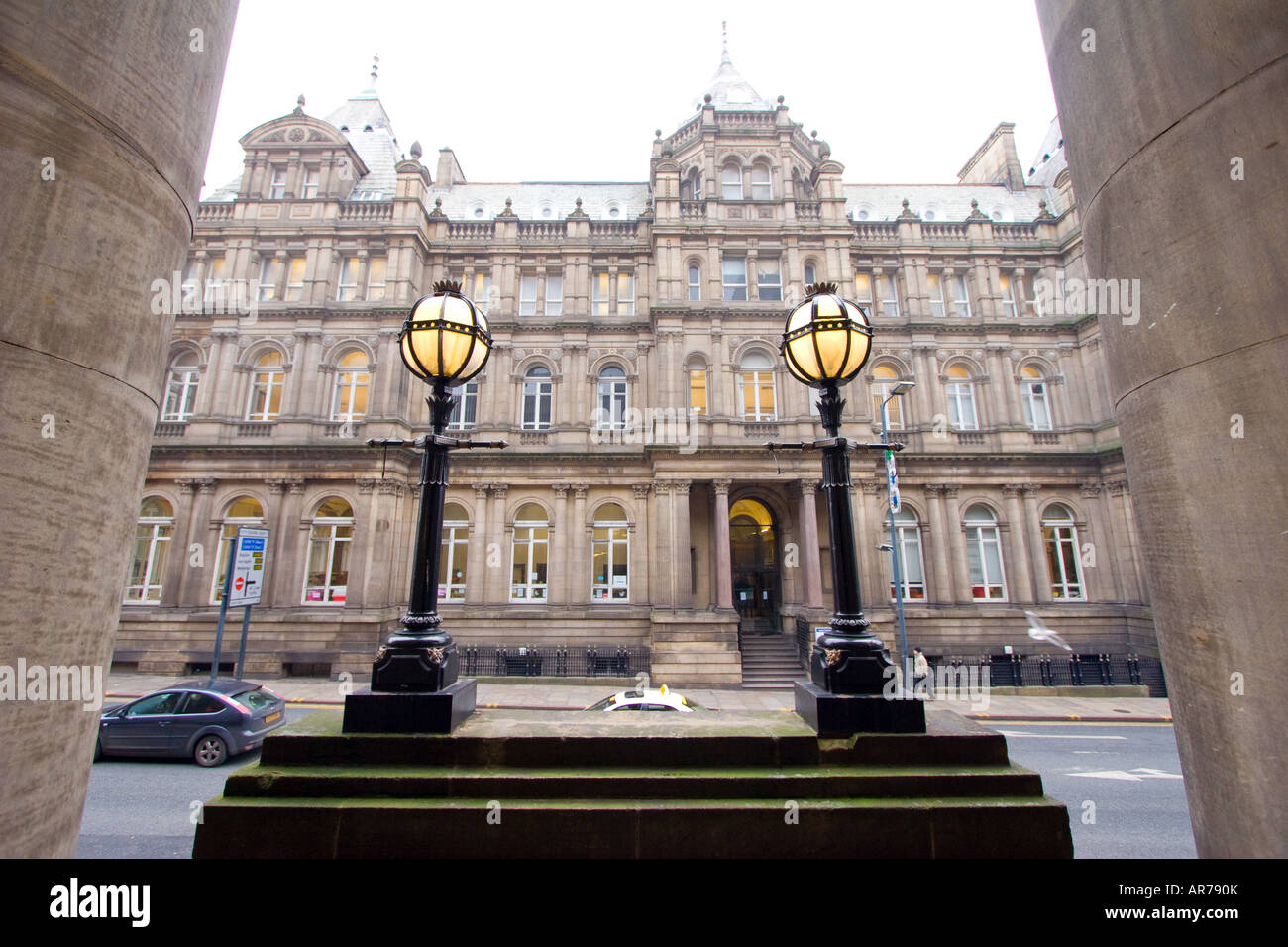 Old leeds town hall hi-res stock photography and images - Alamy