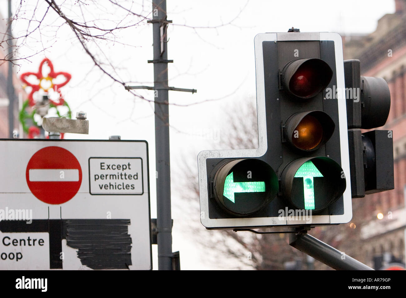 green-arrow-traffic-light