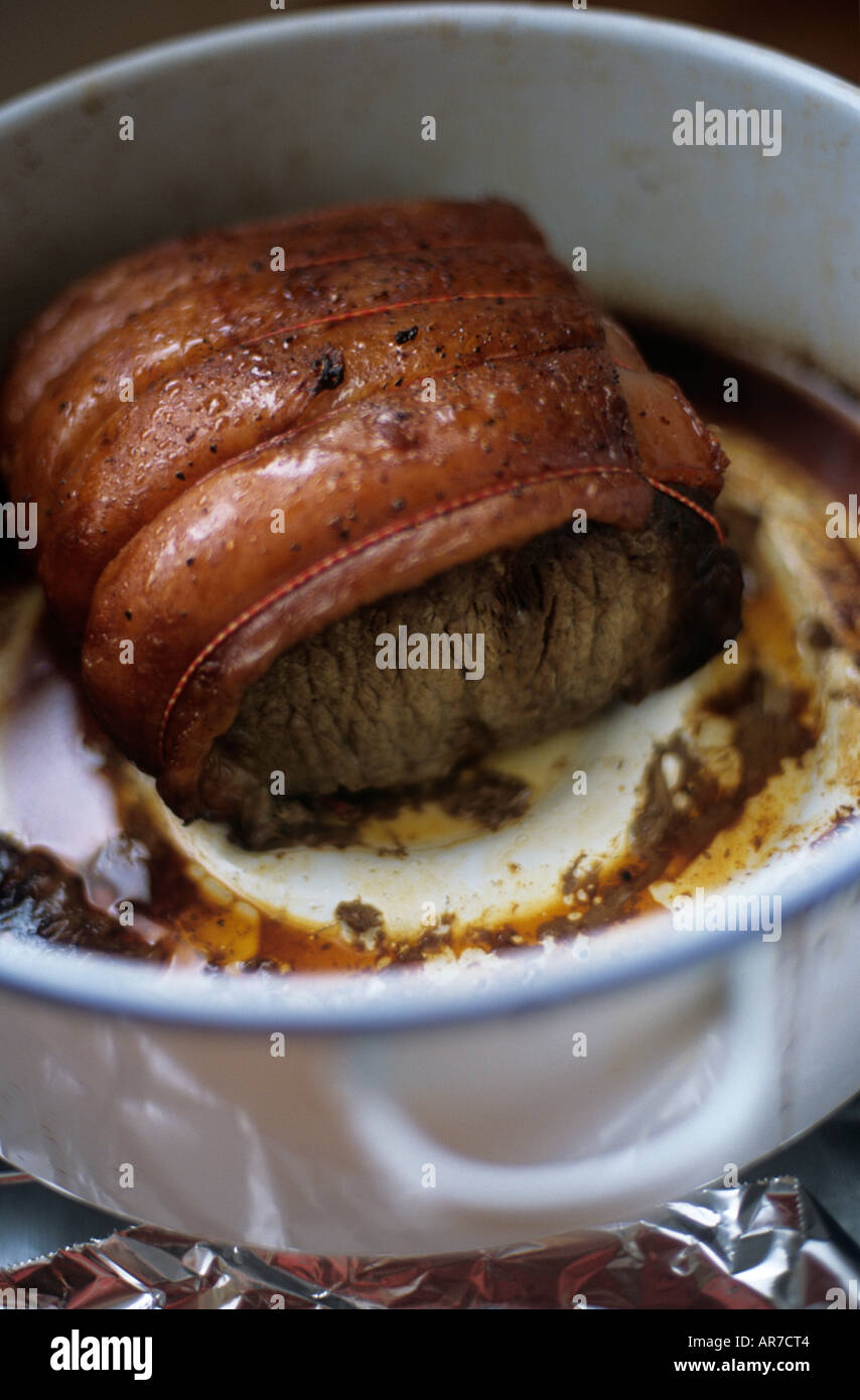 WELL DONE ORGANIC ROAST BEEF IN A ROASTING TIN Stock Photo Alamy