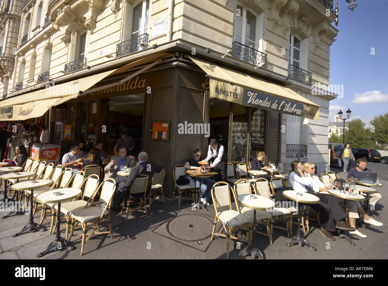 Cafe Esmeralda On Isle De Cite Paris Stock Photo Alamy