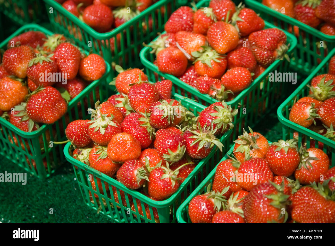 Attractive red berries fruits hi-res stock photography and images - Alamy