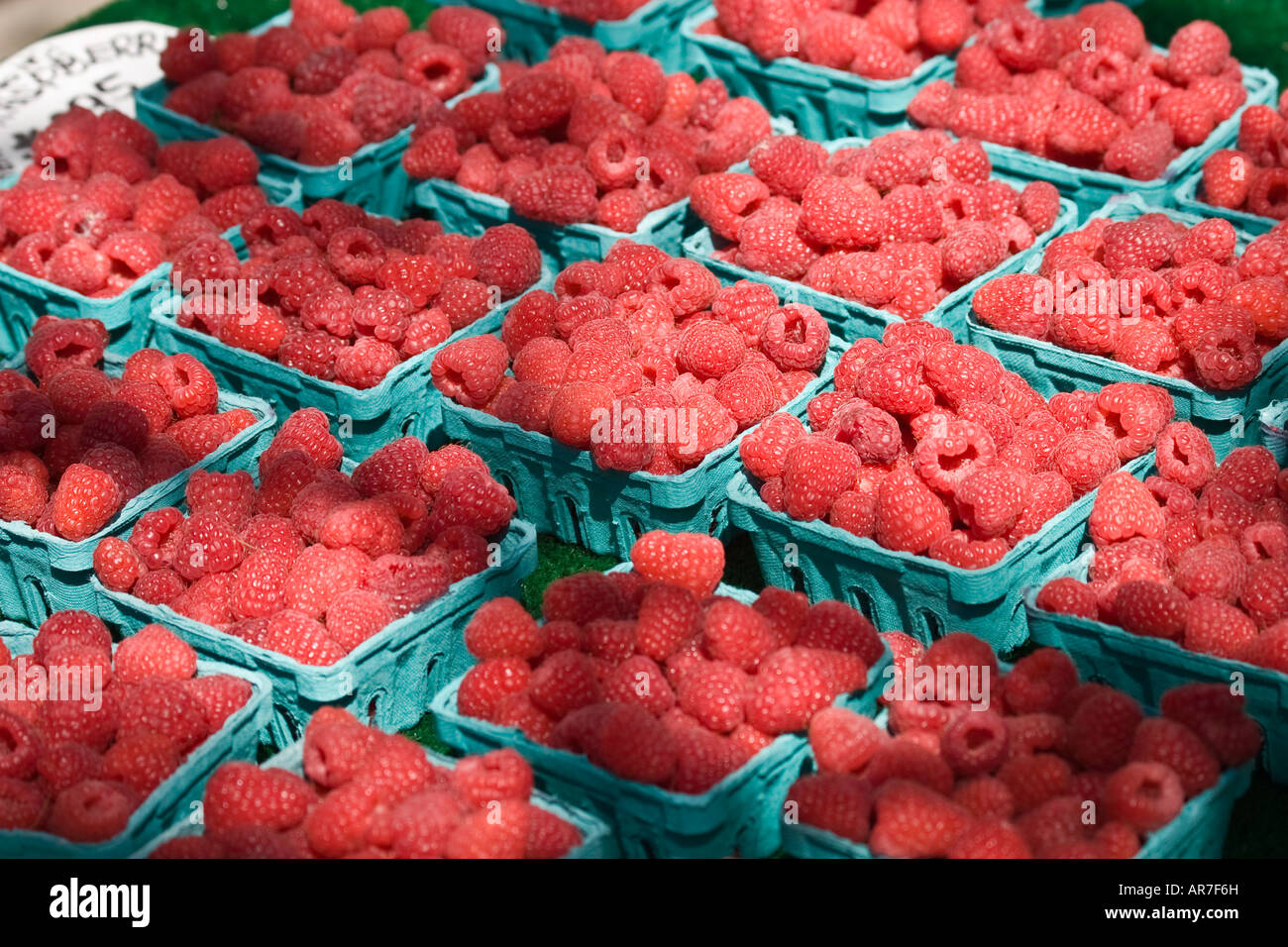 Attractive red berries fruits hi-res stock photography and images - Alamy