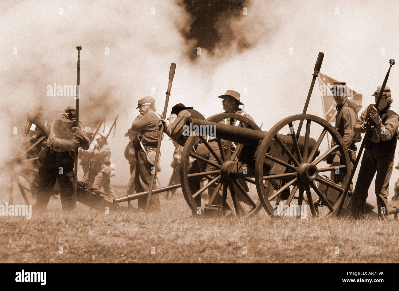 Confederate artillery during battle Stock Photo