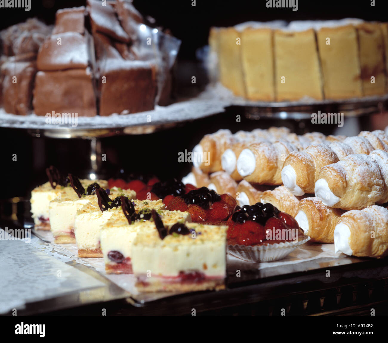 Gateaux Display High Resolution Stock Photography And Images Alamy