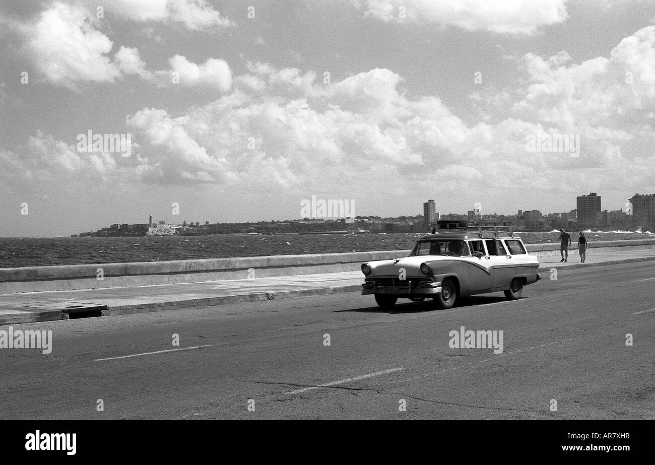 Cuba, La Habana, malecon, old car Stock Photo